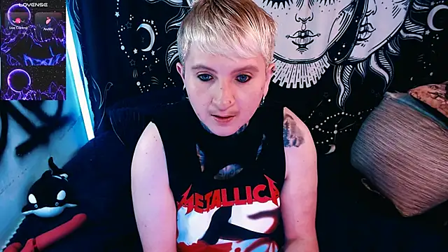 Snapshot of Marieblueeyes chatting on May 2026 07:11:01 PM Marieblueeyes online show from May 2026 07:11:01 PM