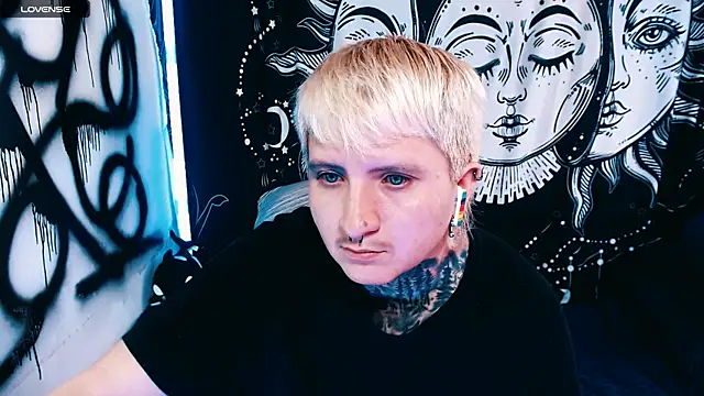 Snapshot of Marieblueeyes chatting on May 2026 02:58:02 PM Marieblueeyes online show from May 2026 02:58:02 PM