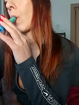 Snapshot of clara-francaise chatting on June 2026 03:50:01 PM clara-francaise online show from June 2026 03:50:01 PM