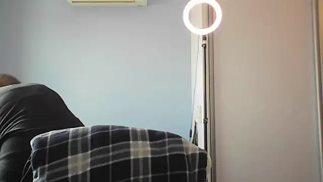 Annylove1 online show from December 2025 01:40:02 PM