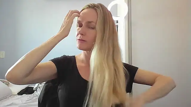 Annylove1 online show from January 2026 12:18:01 PM