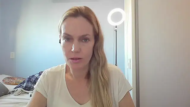 Annylove1 online show from April 2026 10:46:01 AM