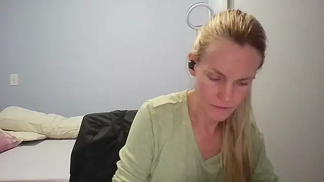 Annylove1 online show from April 2026 12:05:01 AM