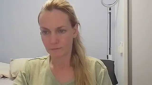 Annylove1 online show from April 2026 12:00:01 AM