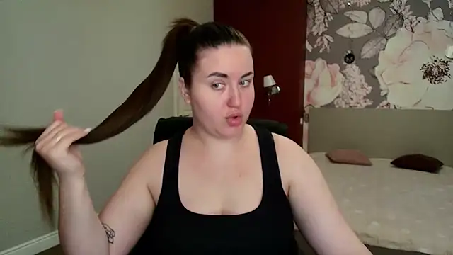 Snapshot of Roxie_Bradley chatting on April 2026 05:43:02 AM Roxie Bradley online show from April 2026 05:43:02 AM