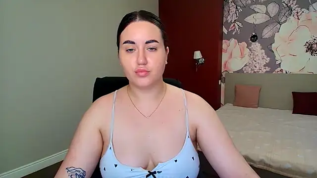 Snapshot of Roxie_Bradley chatting on June 2026 05:39:01 AM Roxie Bradley online show from June 2026 05:39:01 AM
