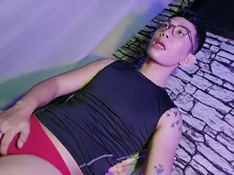 xlovercum online show from April 2026 12:32:01 AM