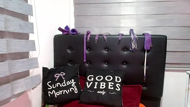 Snapshot of VIOLETTA-HOT chatting on March 2025 10:24:02 AM VIOLETTA-HOT online show from March 2025 10:24:02 AM