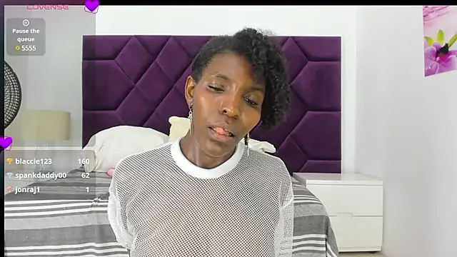 Snapshot of AlmaSean chatting on December 2024 09:17:01 PM AlmaSean online show from December 2024 09:17:01 PM