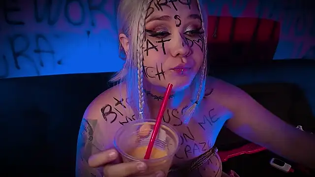 Laura takint online show from February 2025 07:05:02 PM