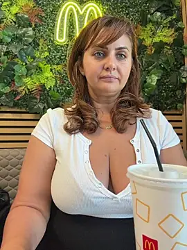 Snapshot of AnneKane chatting on July 2026 10:00:01 AM AnneKane online show from July 2026 10:00:01 AM
