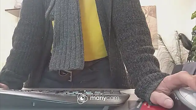 Snapshot of der_dino30 chatting on December 2024 10:50:01 AM der dino30 online show from December 2024 10:50:01 AM