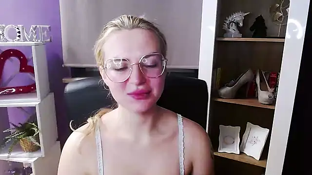 Zoey Erotic online show from February 2026 05:44:02 AM