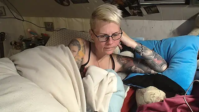 Snapshot of MaryG chatting on December 2024 08:39:01 PM MaryG online show from December 2024 08:39:01 PM