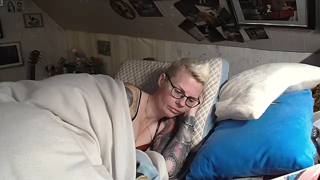 Snapshot of MaryG chatting on December 2024 09:13:02 PM MaryG online show from December 2024 09:13:02 PM