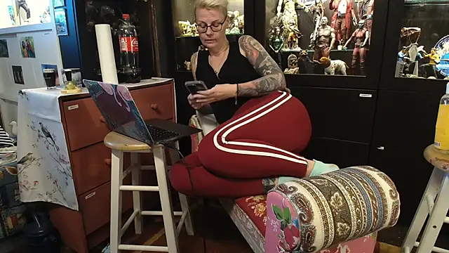 Snapshot of MaryG chatting on January 2025 10:09:02 AM MaryG online show from January 2025 10:09:02 AM