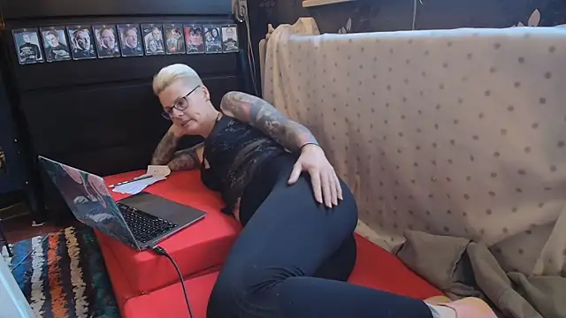 Snapshot of MaryG chatting on January 2025 09:37:02 AM MaryG online show from January 2025 09:37:02 AM