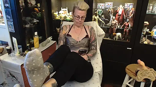 Snapshot of MaryG chatting on January 2025 12:33:01 PM MaryG online show from January 2025 12:33:01 PM