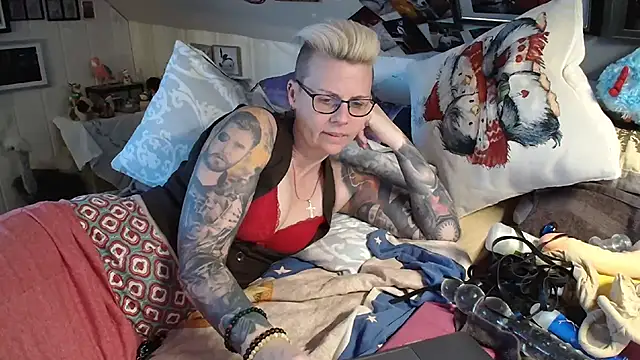 Snapshot of MaryG chatting on February 2025 02:48:01 PM MaryG online show from February 2025 02:48:01 PM