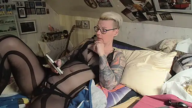 Snapshot of MaryG chatting on March 2025 07:23:01 PM MaryG online show from March 2025 07:23:01 PM