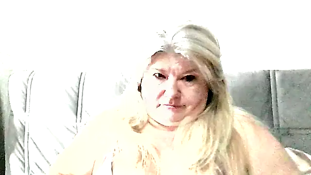 Snapshot of Diana_49 chatting on April 2026 02:47:02 AM Diana 49 online show from April 2026 02:47:02 AM