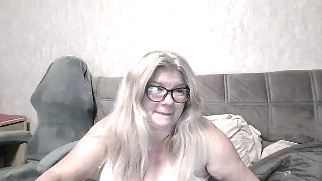 Snapshot of Diana_49 chatting on May 2026 06:57:02 PM Diana 49 online show from May 2026 06:57:02 PM