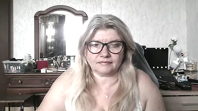 Snapshot of Diana_49 chatting on May 2026 08:11:01 AM Diana 49 online show from May 2026 08:11:01 AM