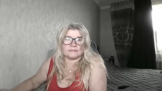 Snapshot of Diana_49 chatting on May 2026 10:33:02 AM Diana 49 online show from May 2026 10:33:02 AM