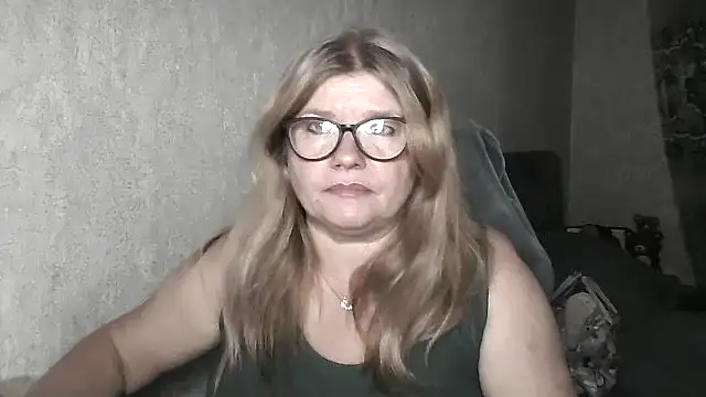 Snapshot of Diana_49 chatting on June 2026 05:42:01 AM Diana 49 online show from June 2026 05:42:01 AM