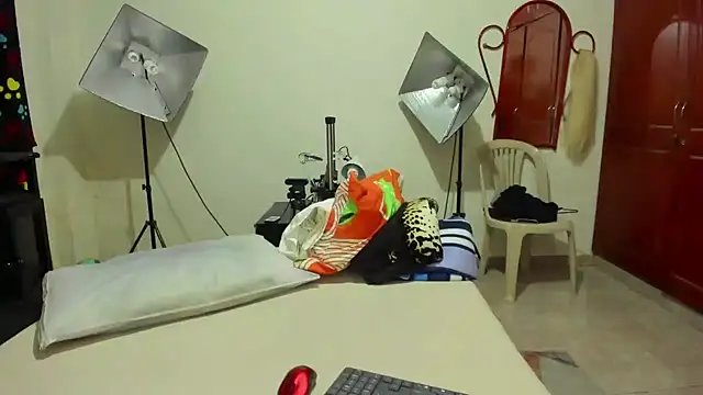 Snapshot of ashley_rossez7 chatting on December 2024 12:13:01 AM ashley rossez7 online show from December 2024 12:13:01 AM