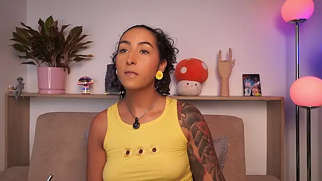 Snapshot of agatha_collins_ chatting on June 2026 10:03:01 PM agatha collins online show from June 2026 10:03:01 PM