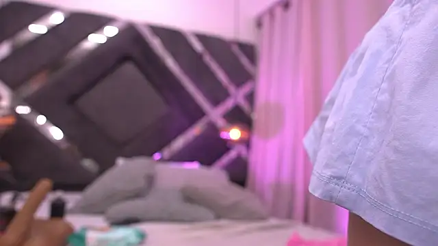 violeta aroca online show from November 2025 03:08:02 AM