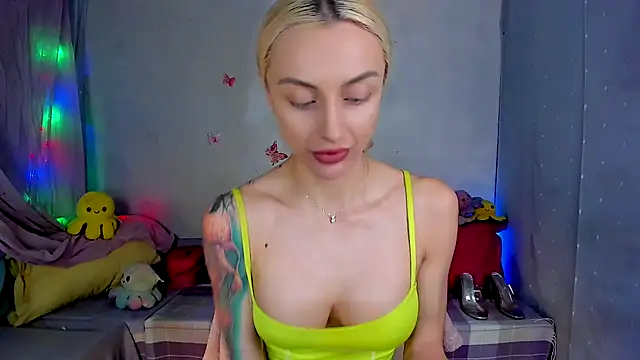 LickLizzy online show from November 2025 04:48:01 AM