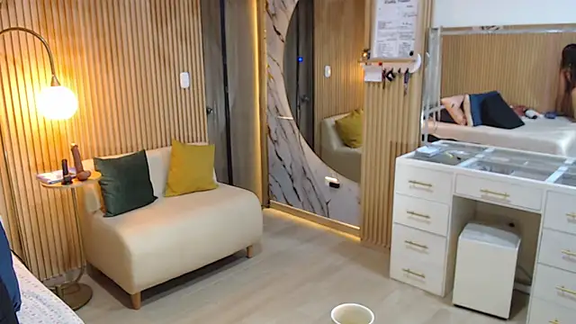 deepieredandwett online show from October 2025 07:28:01 AM