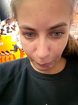 Keli Jessi online show from November 2025 07:38:01 PM