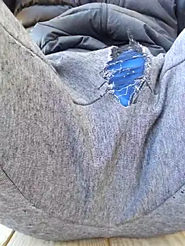 Diablo9804 online show from October 2025 04:19:01 PM