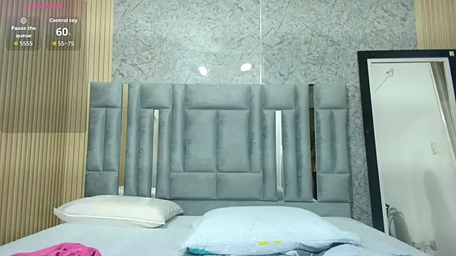 veronicaroose  online show from February 2026 12:48:02 PM