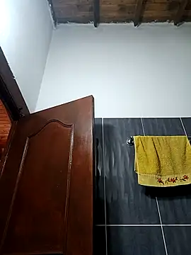 LunaZambrano online show from February 2025 06:43:02 PM