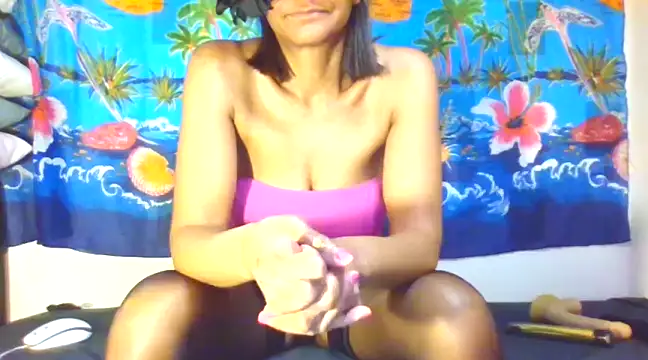 Snapshot of laetitiafun chatting on March 2025 06:44:01 PM laetitiafun online show from March 2025 06:44:01 PM