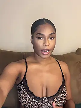 CandyLuxxxx online show from December 2024 05:15:01 PM