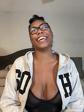 CandyLuxxxx online show from March 2025 03:01:01 AM