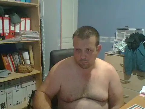manubm03 online show from June 2026 05:40:02 PM