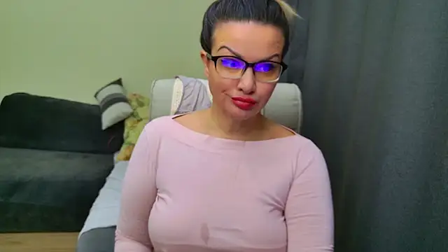 MishaMILF online show from December 2025 07:37:01 AM