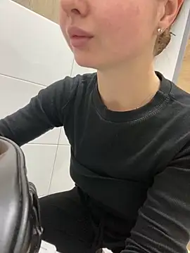 KrisMagnoly online show from October 2025 05:33:02 PM