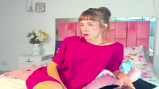 the queen aleja online show from November 2025 12:59:01 PM