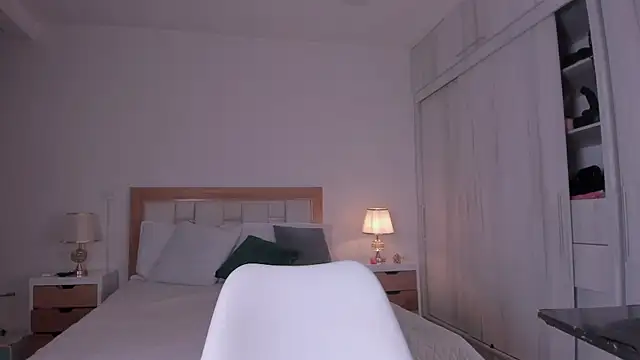 mia hank online show from January 2025 11:43:01 AM