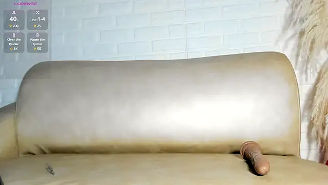 hersheybanks23 online show from January 2025 03:50:01 PM