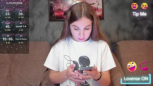 Snapshot of CassieMils chatting on November 2025 03:29:02 AM CassieMils online show from November 2025 03:29:02 AM