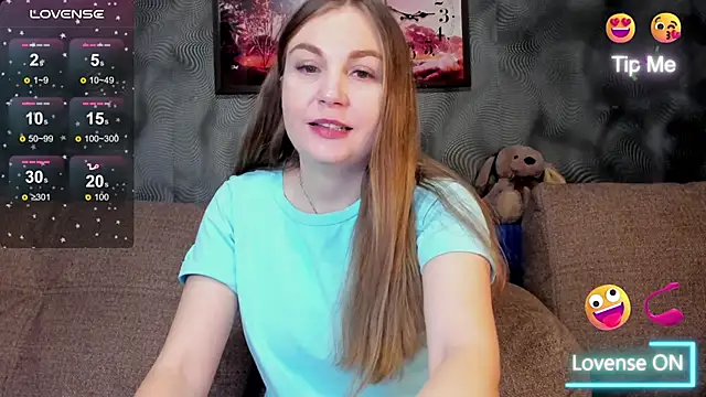 Snapshot of CassieMils chatting on November 2025 04:15:01 AM CassieMils online show from November 2025 04:15:01 AM