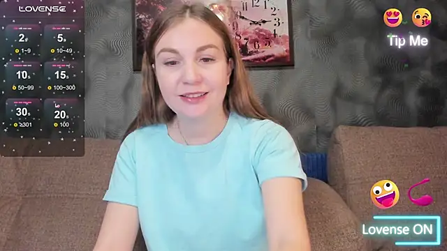 Snapshot of CassieMils chatting on November 2025 04:21:02 PM CassieMils online show from November 2025 04:21:02 PM